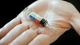 injekčná striekačka vakcína chrípka očkovanie ilu 1140 px TASR František Iván